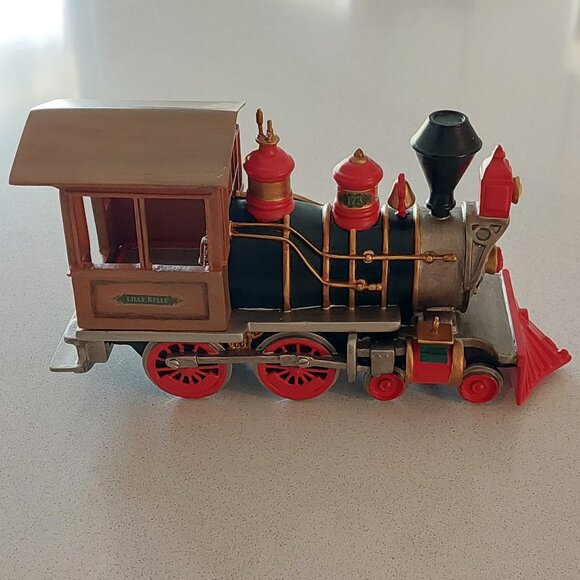 Disney Carolwood Pacific Railroad #173 "Lilly Belle" Train & Pocket Watch Set - Picture 3 of 16